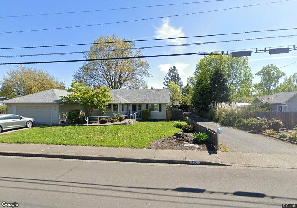 914 N 3rd St, Central Point, OR 97502 - photo 1