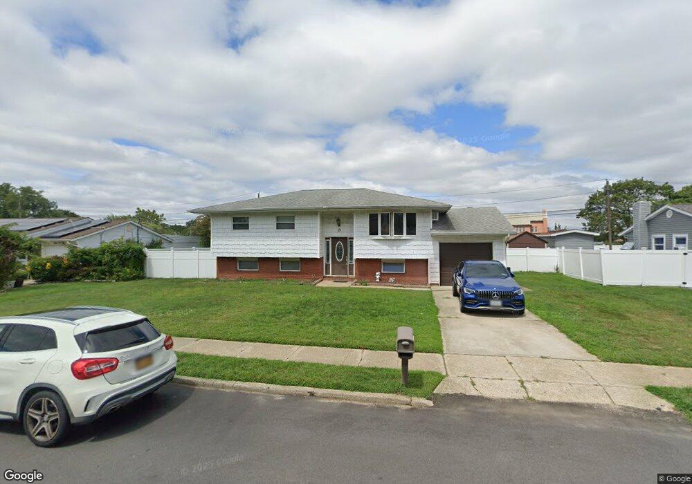 13 Russell Ct, Copiague, NY 11726 - photo 1