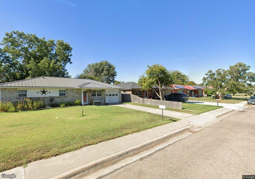 505 Pine Ave, Dumas, TX 79029 - photo 1