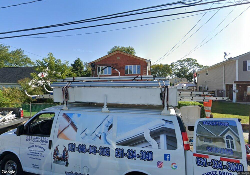 576 S 9th St, Lindenhurst, NY 11757 - photo 1