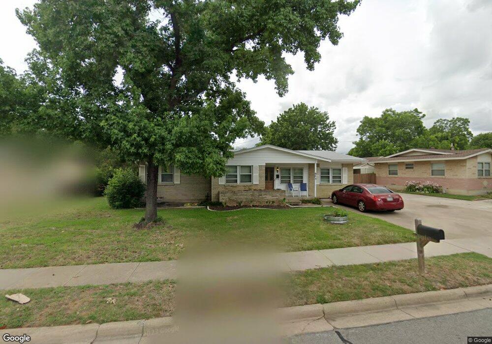 605 Ridgecrest Dr, Hurst, TX 76053 - photo 1