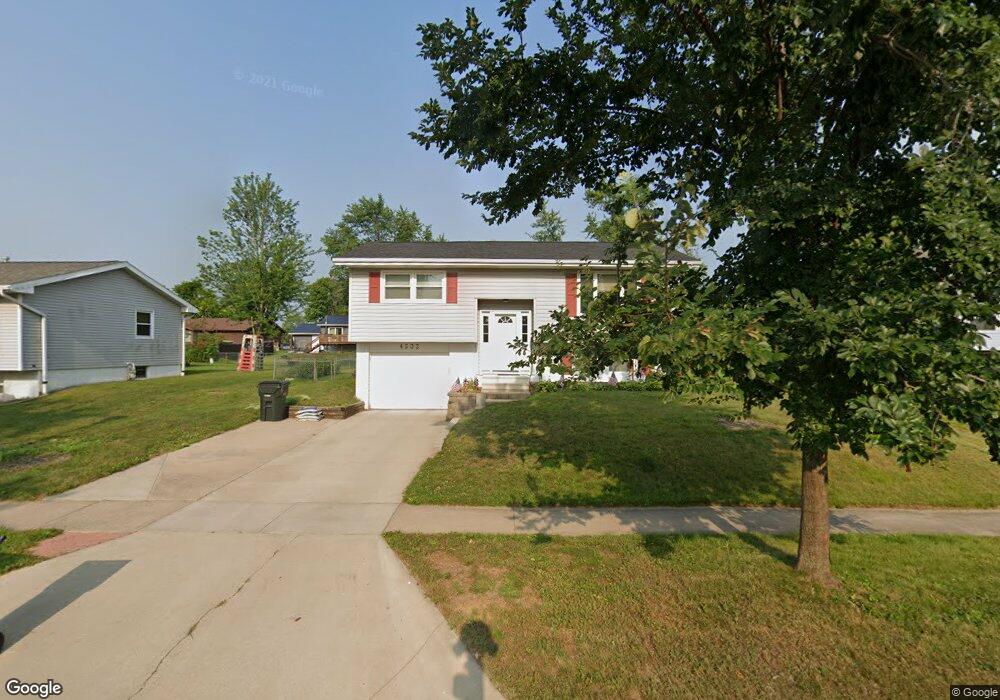 4533 Pineview Dr NE, Cedar Rapids, IA 52402 - photo 1