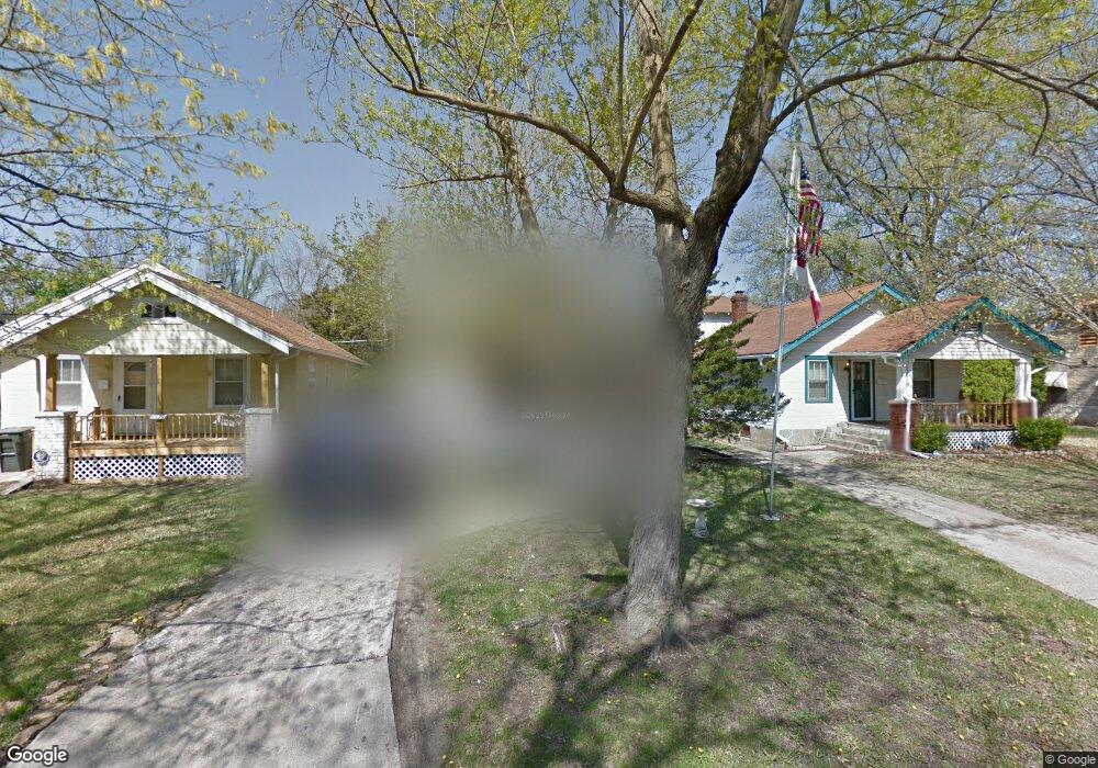 1017 SW Watson Ave, Topeka, KS 66604 - photo 1