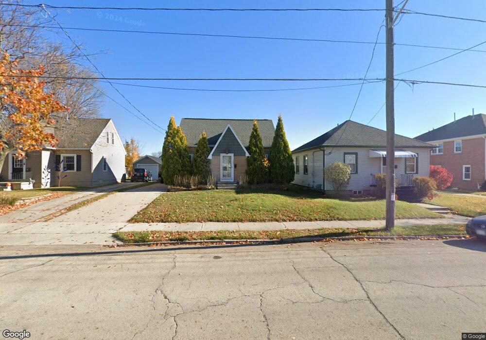 1009 N 21st St, Manitowoc, WI 54220 - photo 1