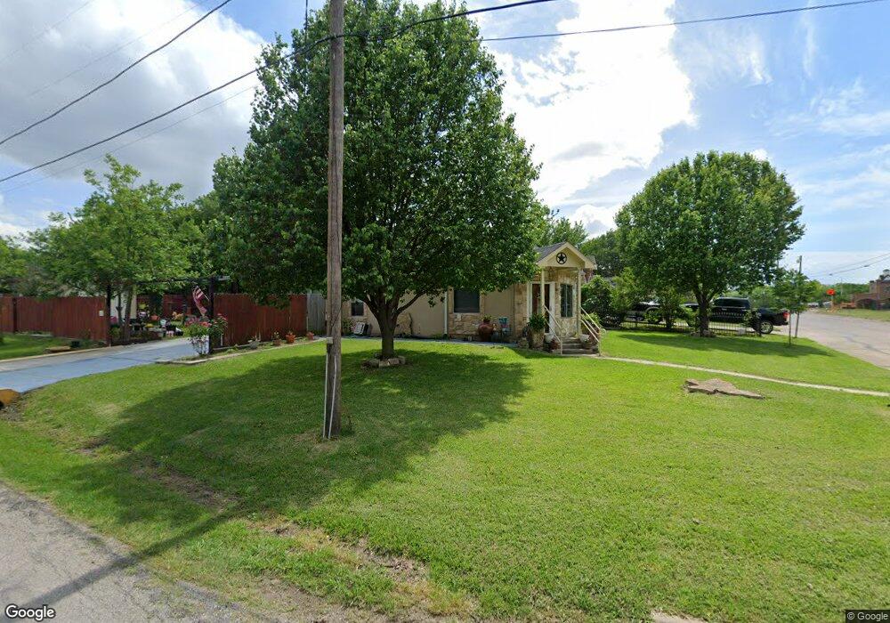 709 E Martin Luther King Dr, Ennis, TX 75119 - photo 1