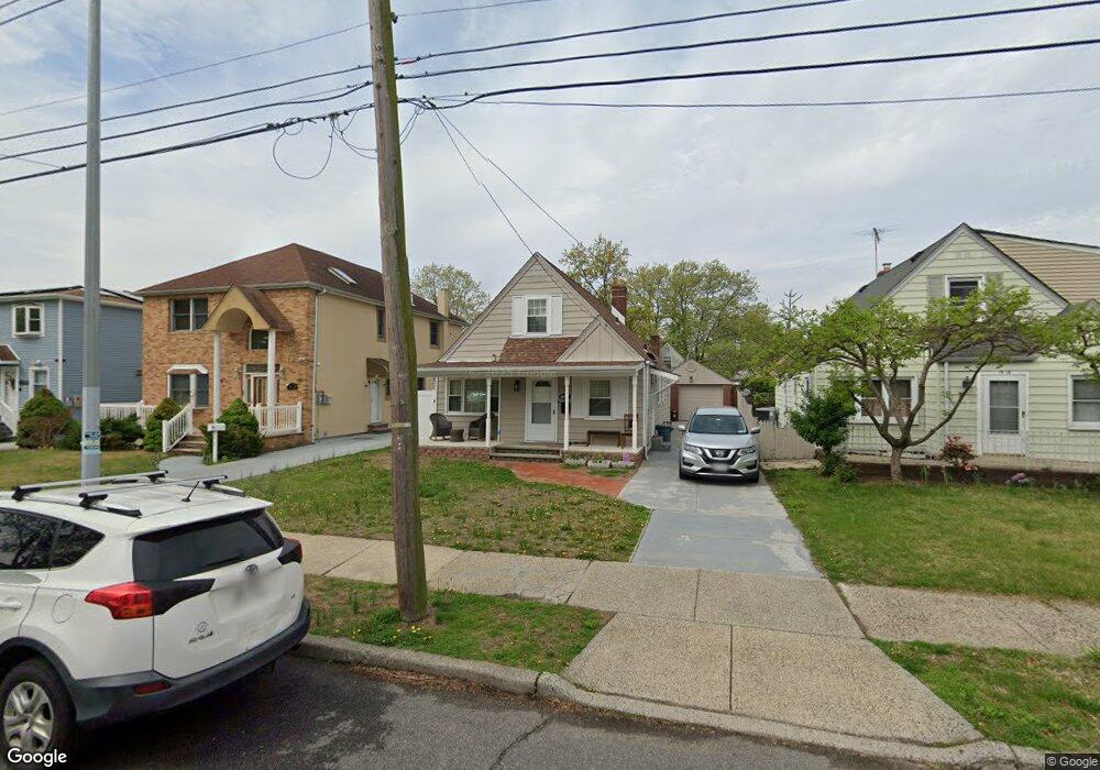 7832 266th St, Glen Oaks, NY 11004 - photo 1