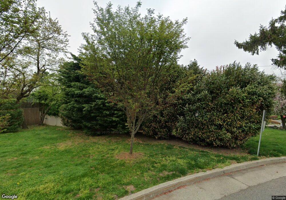 25 Strathmore Rd, Manhasset, NY 11030 - photo 1