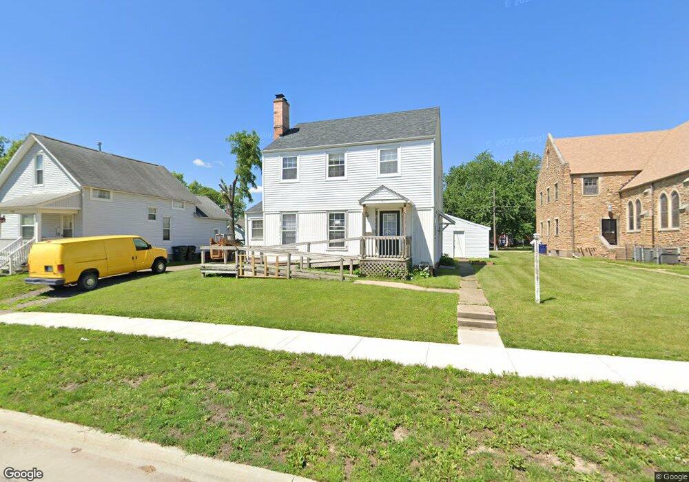 1412 Ellis Blvd NW, Cedar Rapids, IA 52405 - photo 1