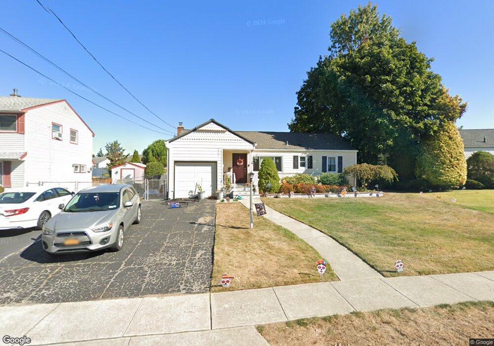 1220 Ott Ln, Merrick, NY 11566 - photo 1