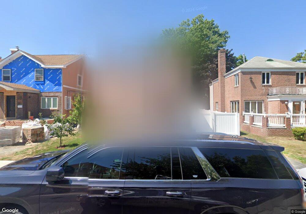 7622 173rd St, Fresh Meadows, NY 11366 - photo 1