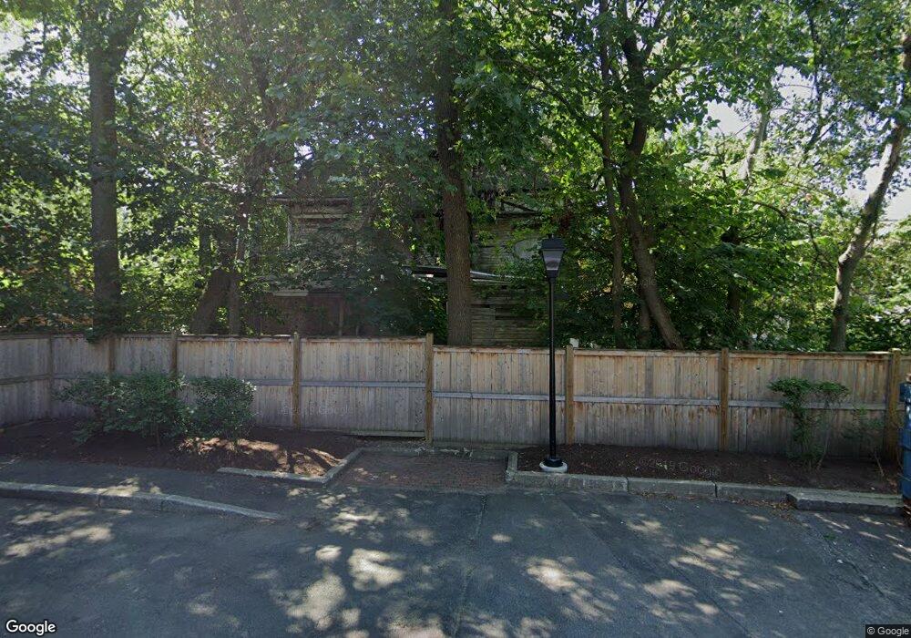 698 Green St unit 3, Cambridge, MA 02139 - photo 1