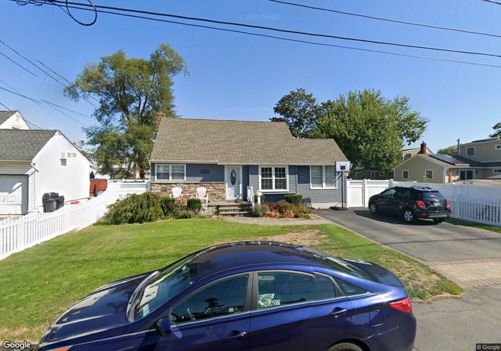 312 29th St, Lindenhurst, NY 11757 - photo 1