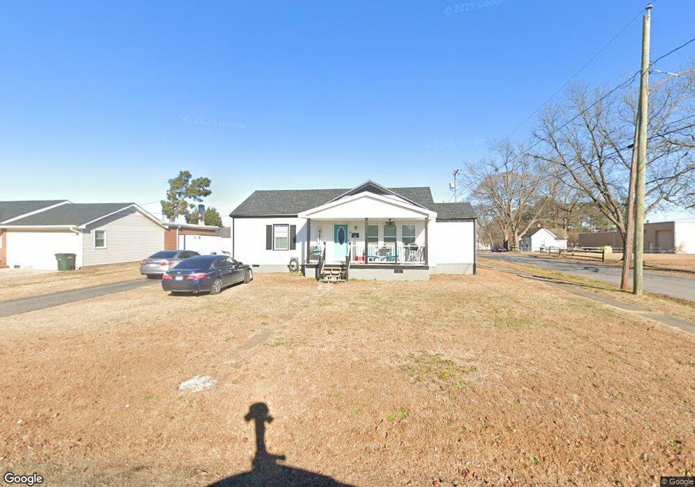 818 E 11th St, Roanoke Rapids, NC 27870 - photo 1