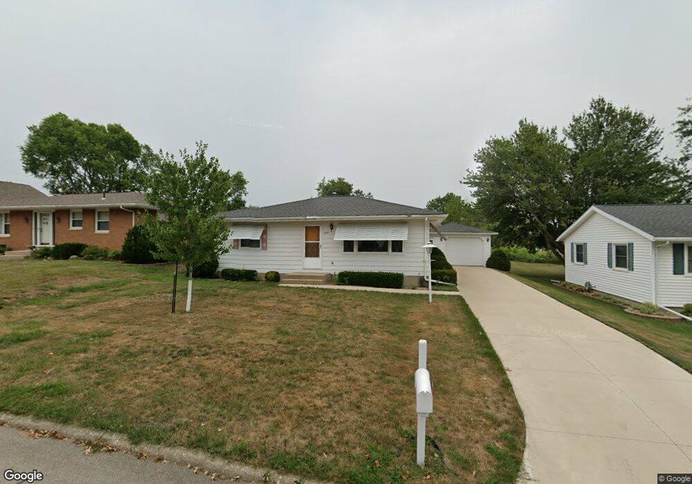 2101 Hughes Dr SW, Cedar Rapids, IA 52404 - photo 1