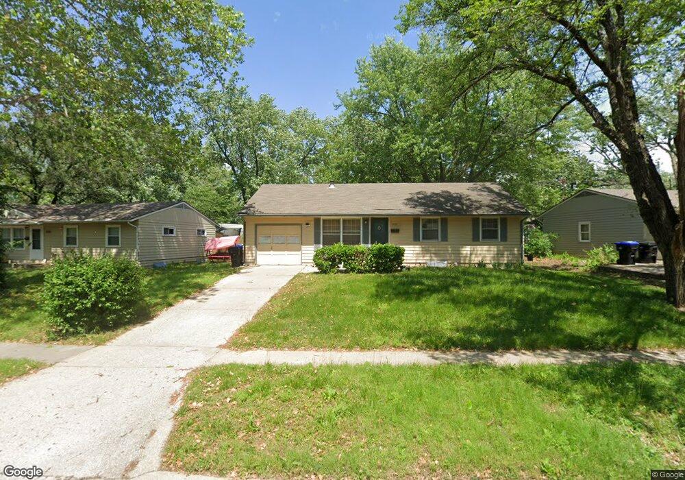 3132 SW Mcclure Rd, Topeka, KS 66614 - photo 1