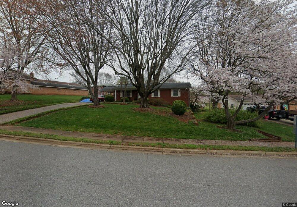 807 N Carolina Ave, Statesville, NC 28677 - photo 1