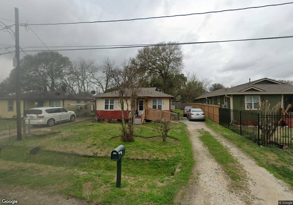 7715 Hanfro Ln, Houston, TX 77088 - photo 1