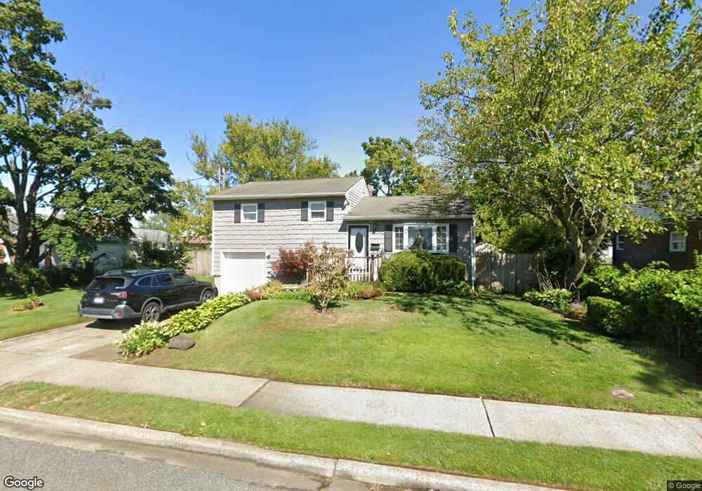 22 E Neptune Ave, Lindenhurst, NY 11757 - photo 1