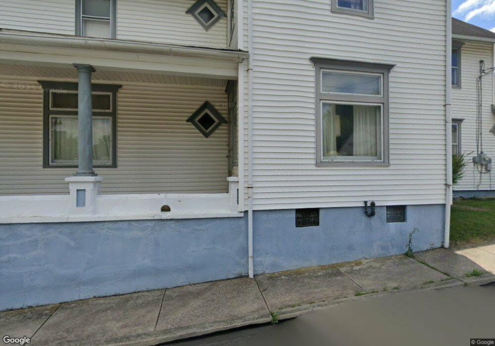 302 Franklin St, Alburtis, PA 18011 - photo 1