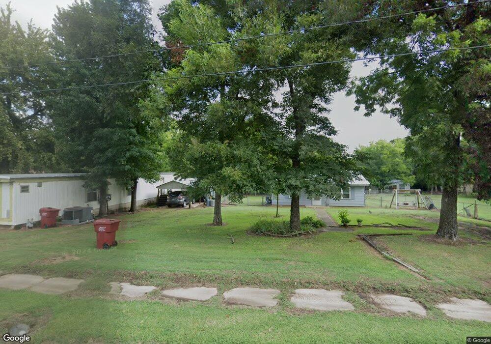 209 E Trice St, Hugo, OK 74743 - photo 1