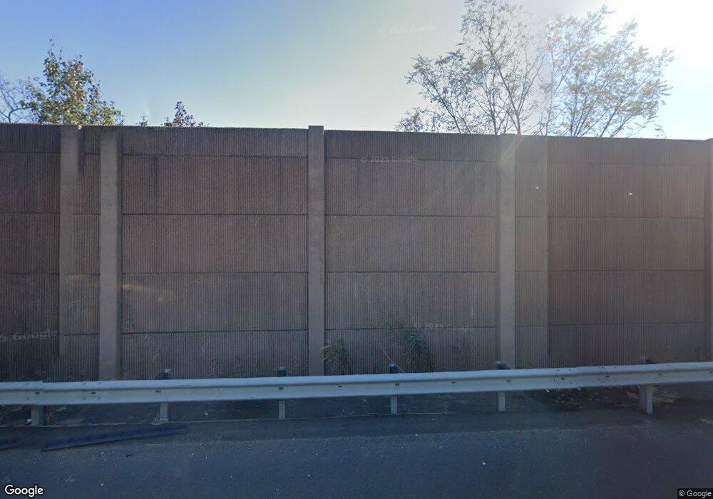 706 Cricket Ln, Woodbridge, NJ 07095 - photo 1