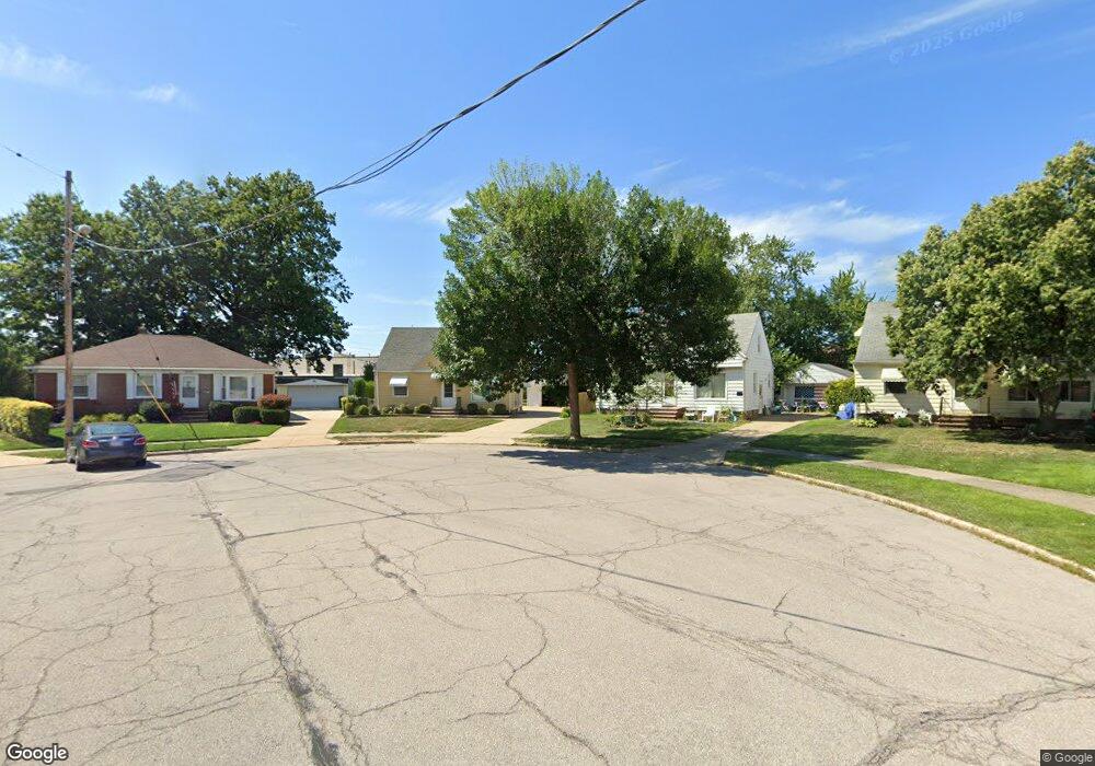 30439 Mark Ct, Wickliffe, OH 44092 - photo 1