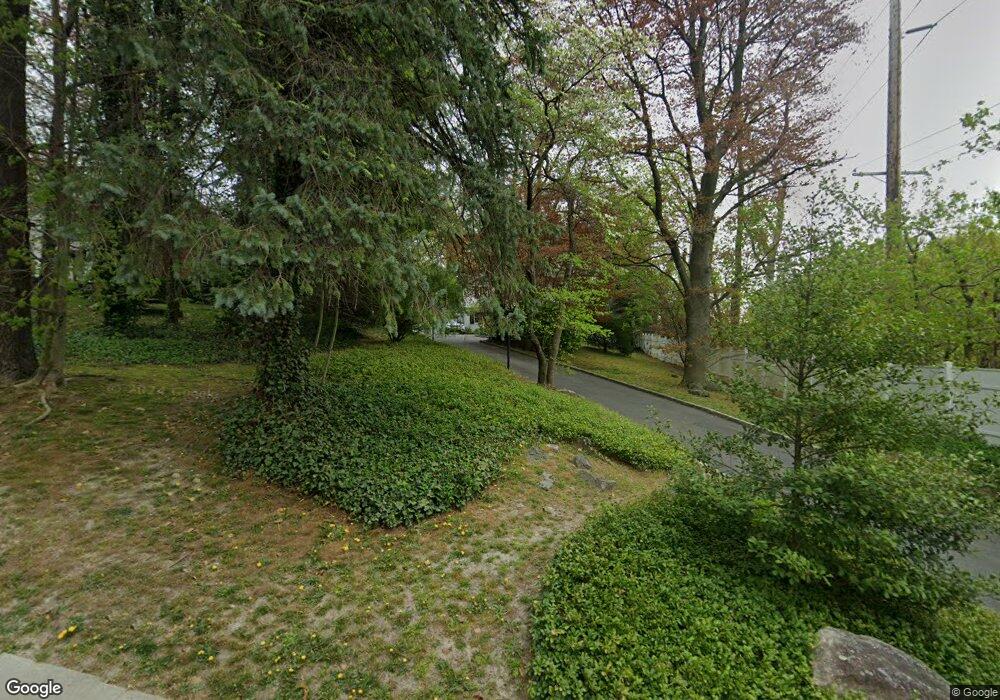 20 E High Rd, Port Washington, NY 11050 - photo 1