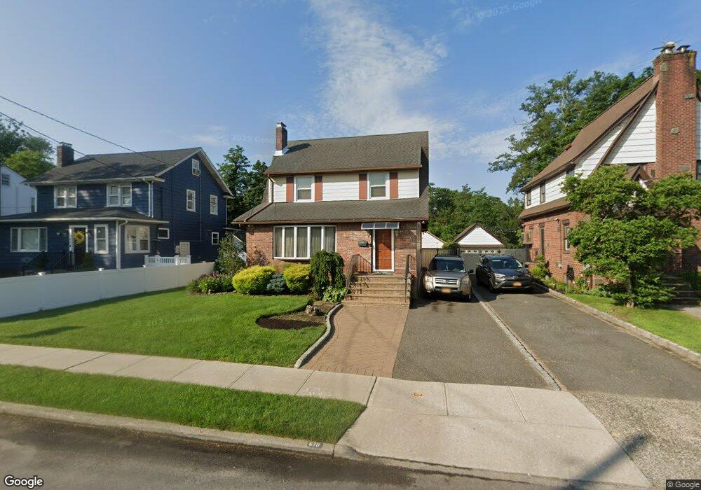 670 Lakeside Dr, Baldwin, NY 11510 - photo 1