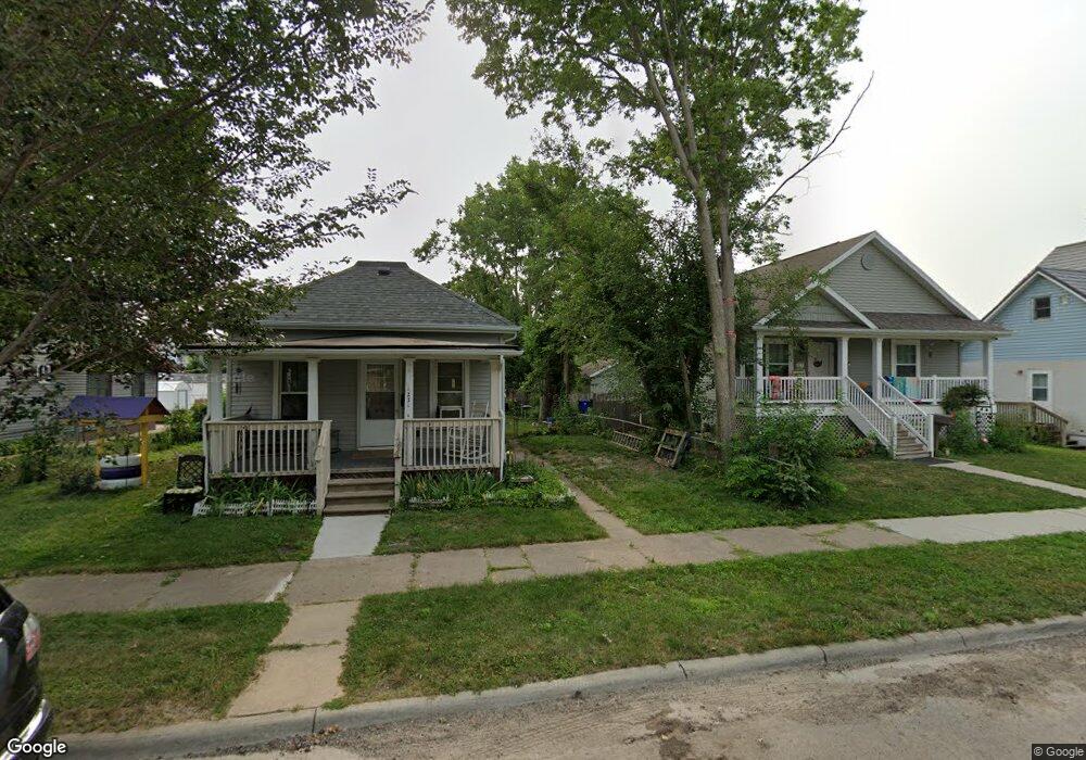 1229 9th St NW, Cedar Rapids, IA 52405 - photo 1