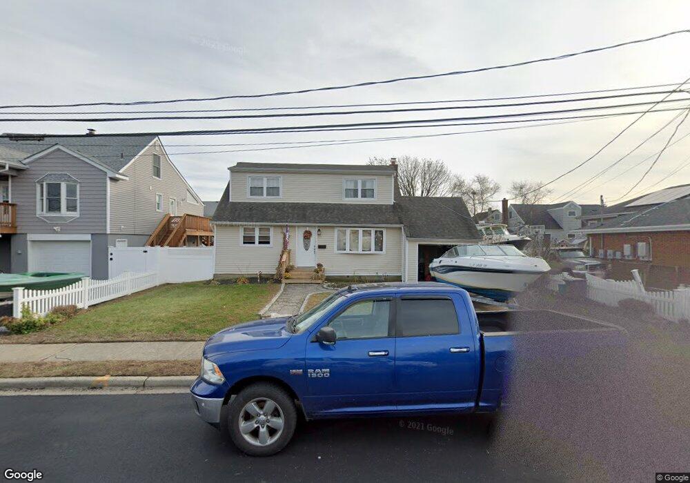 81 E Neptune Ave unit Up, Lindenhurst, NY 11757 - photo 1