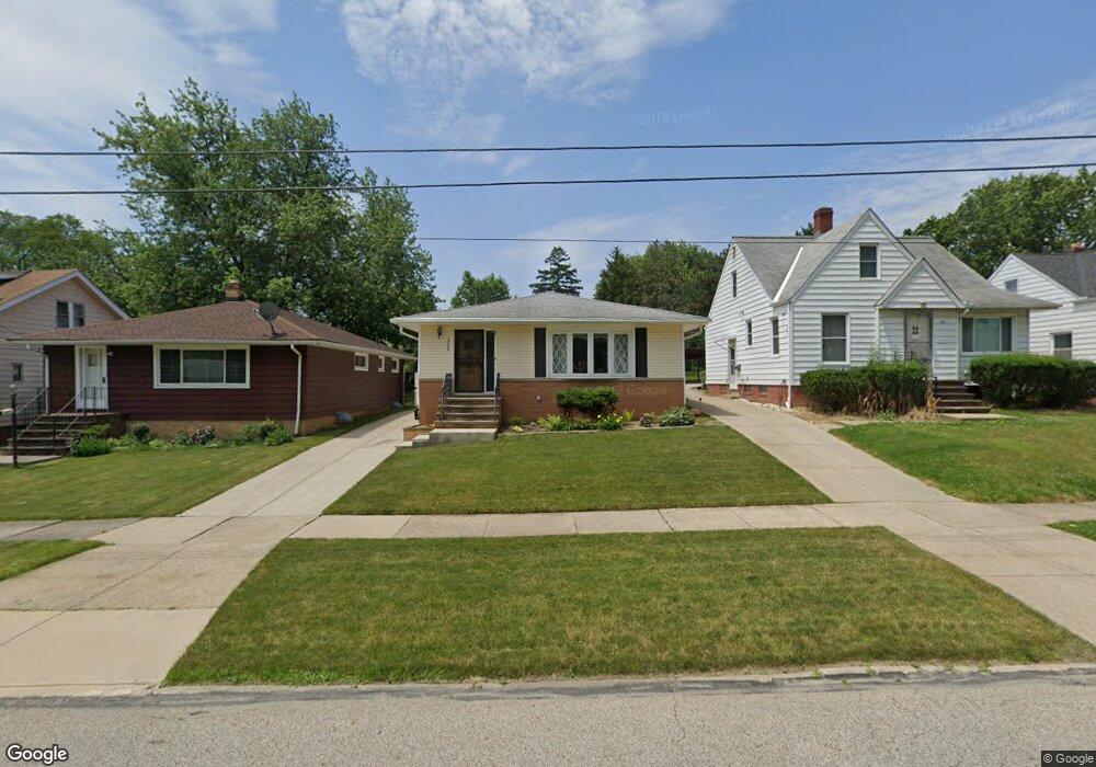 5200 Erwin St, Maple Heights, OH 44137 - photo 1