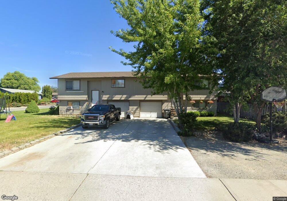 943 2nd St SE, East Wenatchee, WA 98802 - photo 1