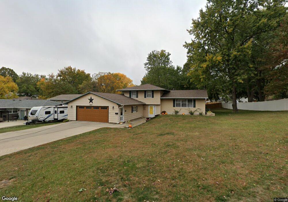 217 W 13th St S, Newton, IA 50208 - photo 1
