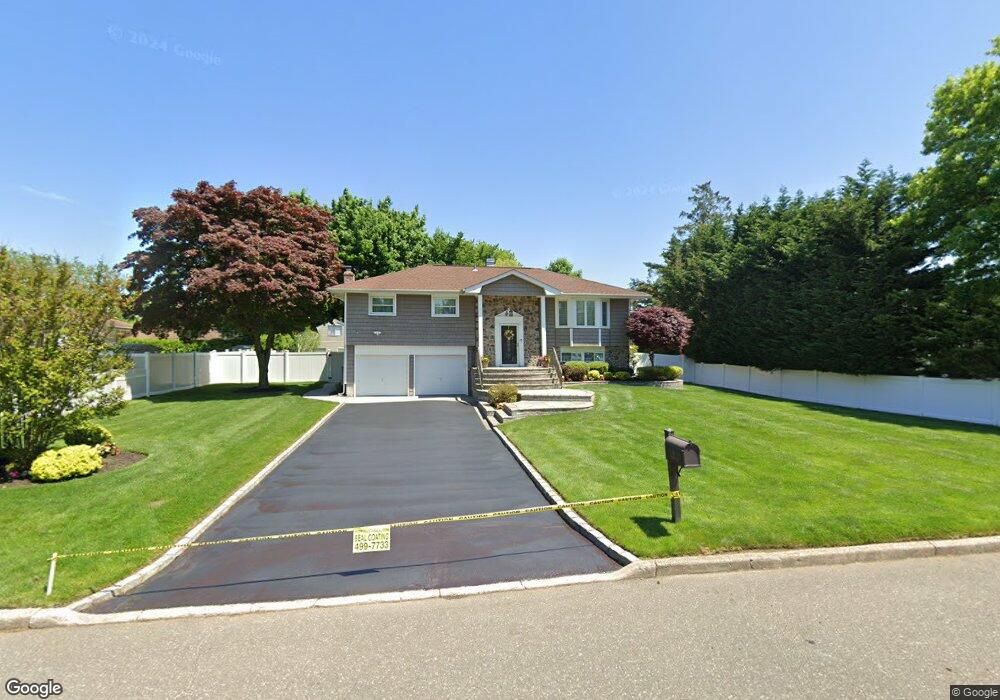 9 Pheasant Dr, ComMacK, NY 11725 - photo 1