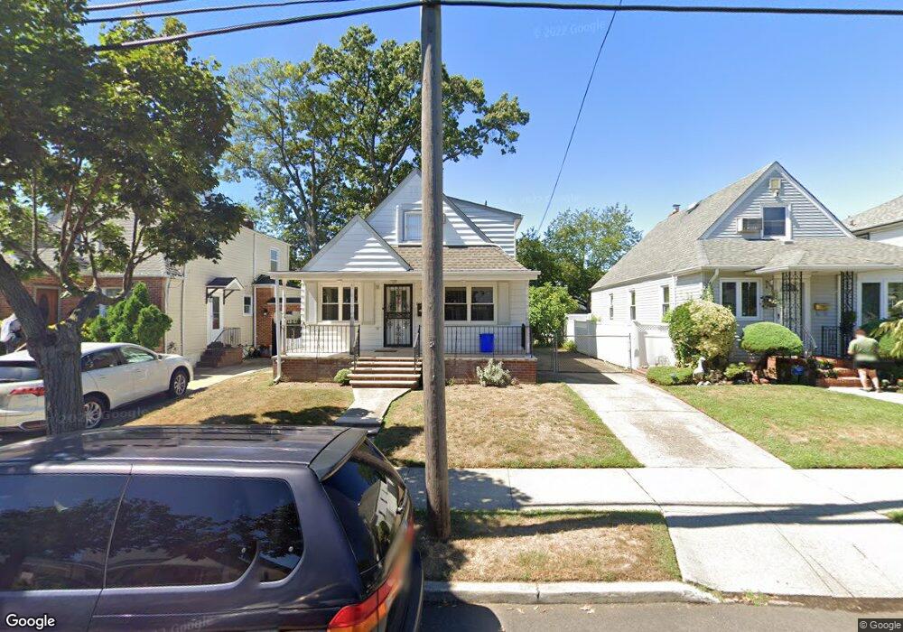 8034 260th St, Glen Oaks, NY 11004 - photo 1