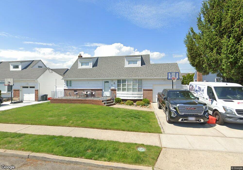 808 Floral Park Rd, Franklin Square, NY 11010 - photo 1