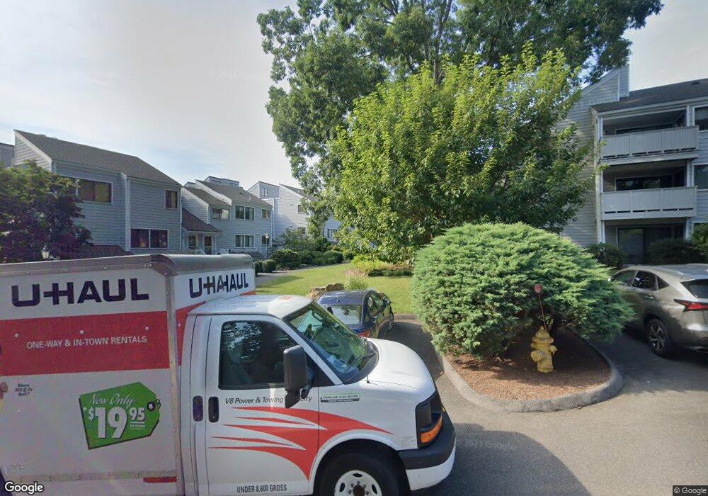 176 Rowayton Woods Dr, Norwalk, CT 06854 - photo 1