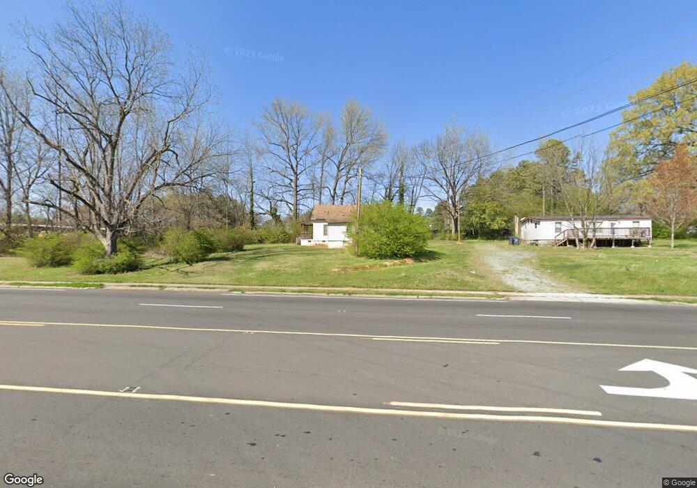 325 E 11th St, Siler City, NC 27344 - photo 1