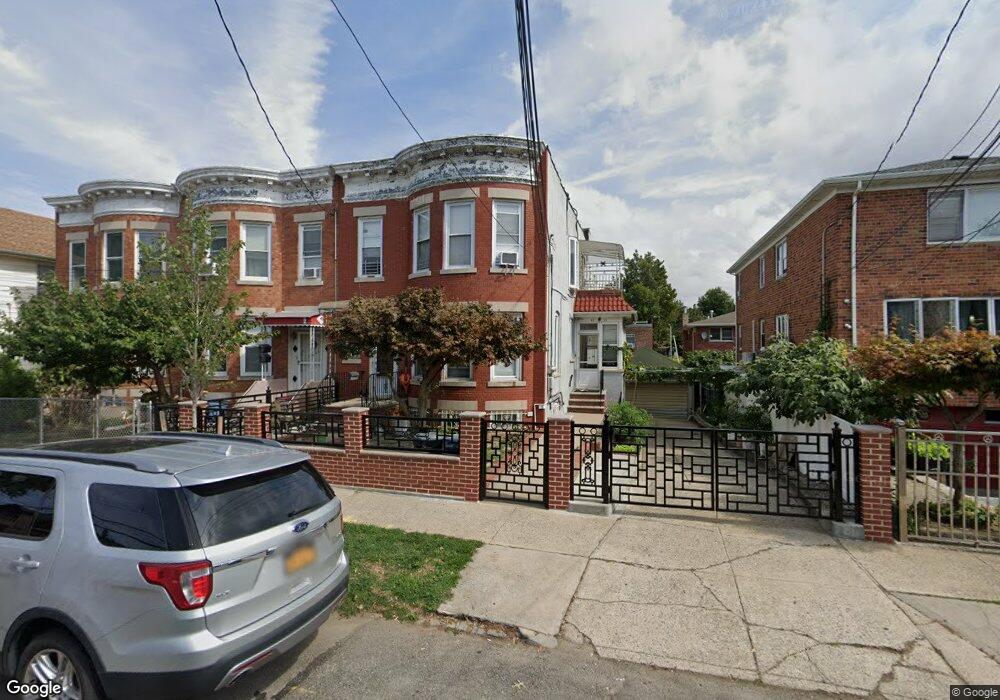 4351 165th St, Flushing, NY 11358 - photo 1