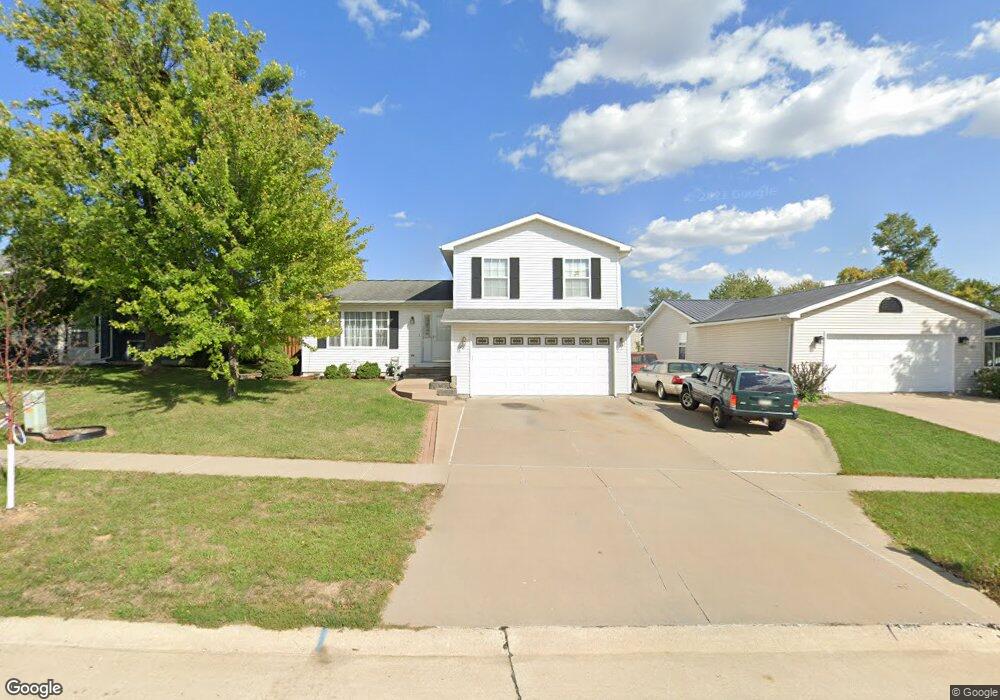 3401 King Dr SW, Cedar Rapids, IA 52404 - photo 1