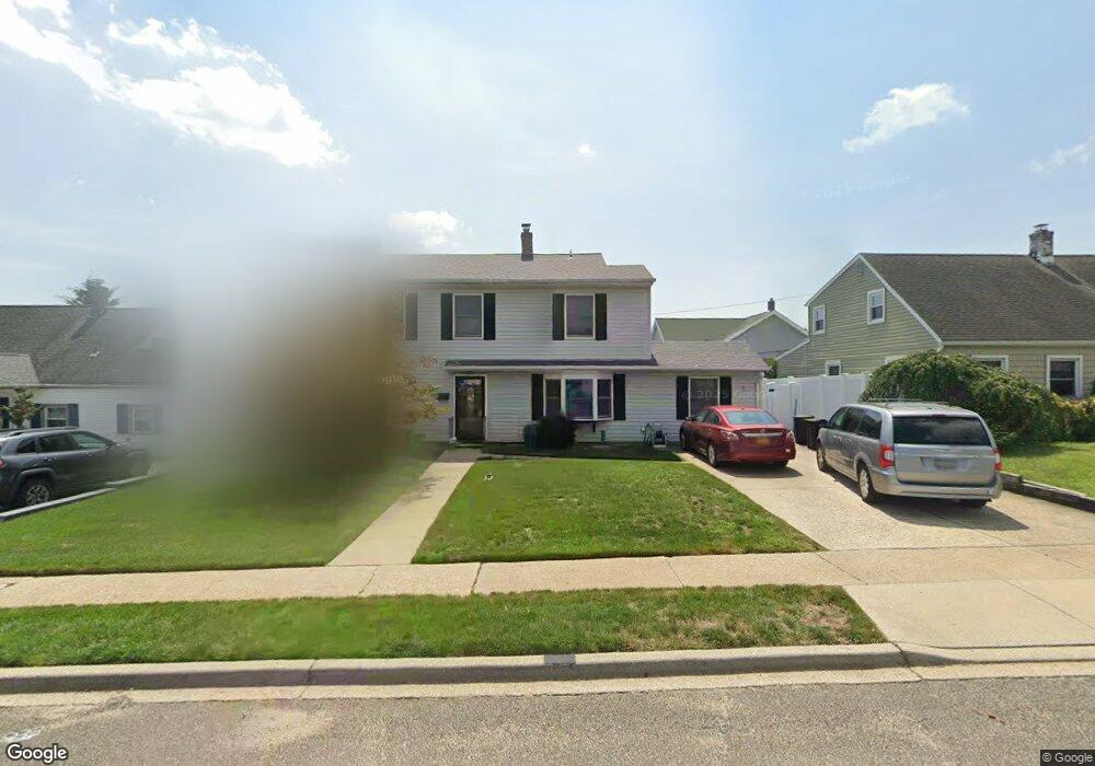 16 Stirrup Ln, Levittown, NY 11756 - photo 1