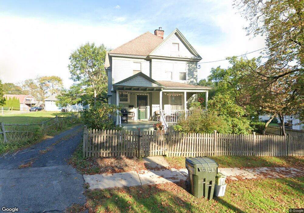 32 Hollenbeck Ave, Great Barrington, MA 01230 - photo 1