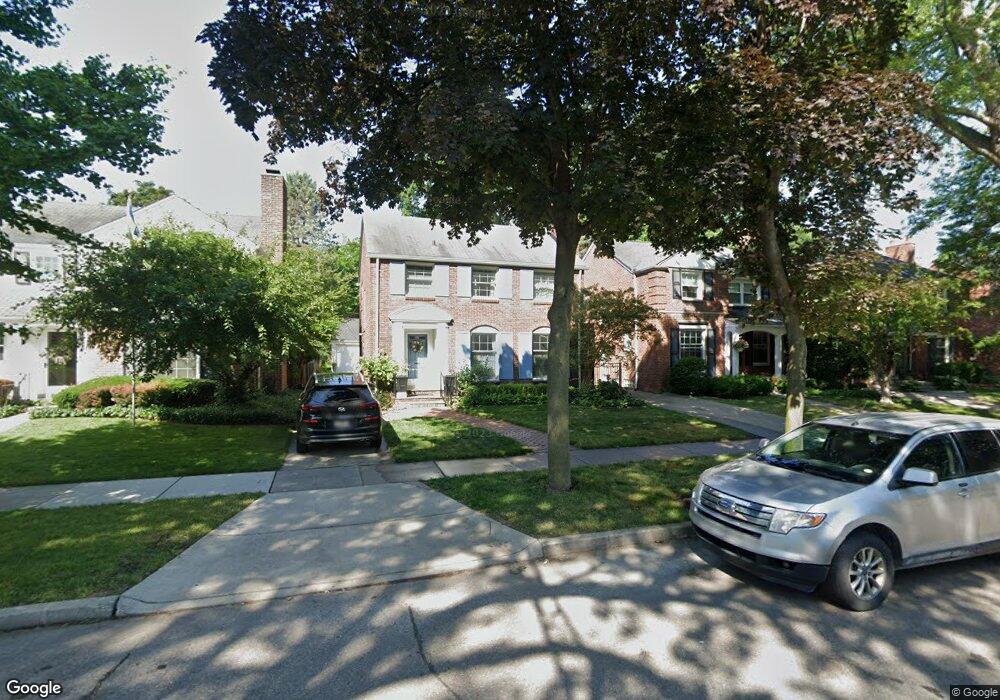 211 Mckinley Ave, Grosse Pointe Farms, MI 48236 - photo 1