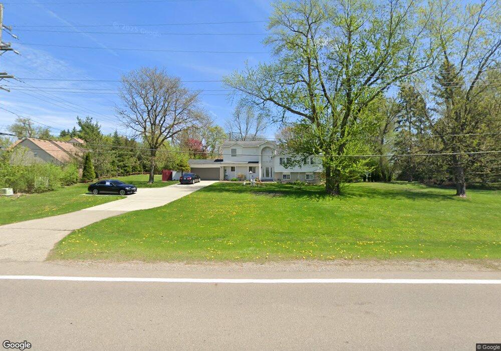 1541 Squirrel Rd, Bloomfield Hills, MI 48304 - photo 1