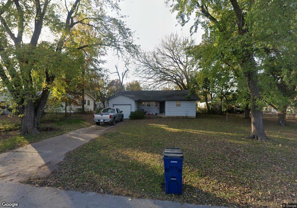 208 W Ponca Ave, Cleveland, OK 74020 - photo 1