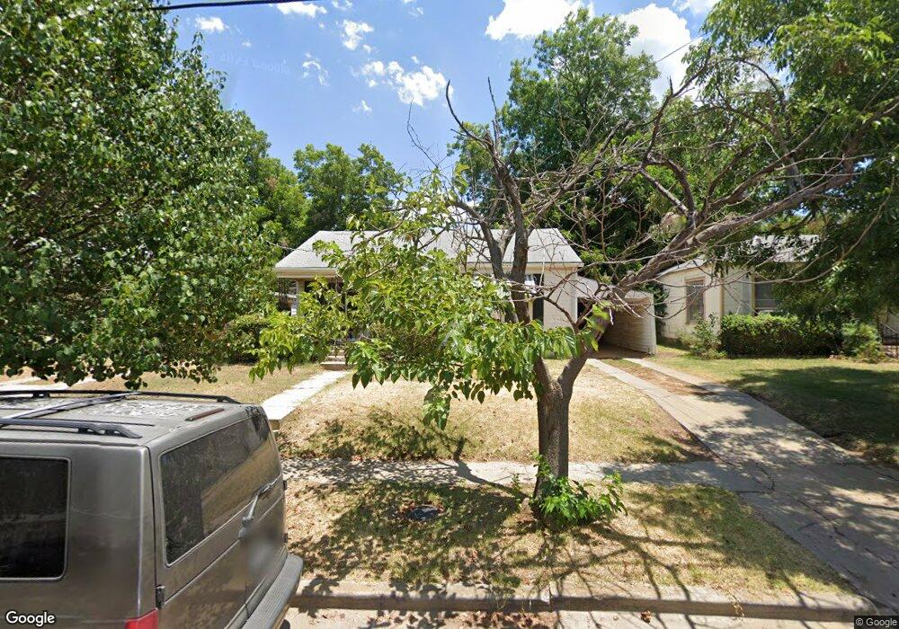 1206 N Clements St, Gainesville, TX 76240 - photo 1