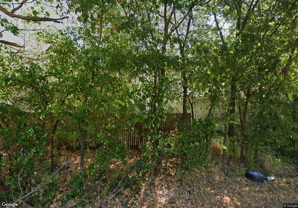 1304 Oak St, Bonham, TX 75418 - photo 1