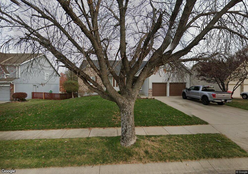 5207 Woodsonia Dr, Shawnee, KS 66226 - photo 1