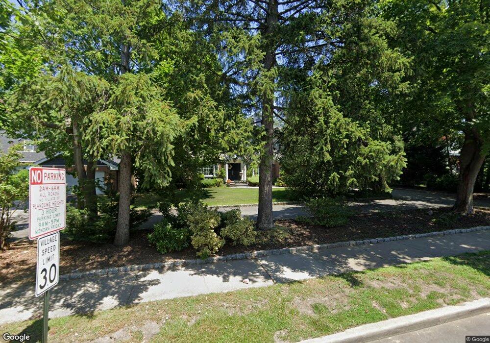 636 Plandome Rd, Manhasset, NY 11030 - photo 1