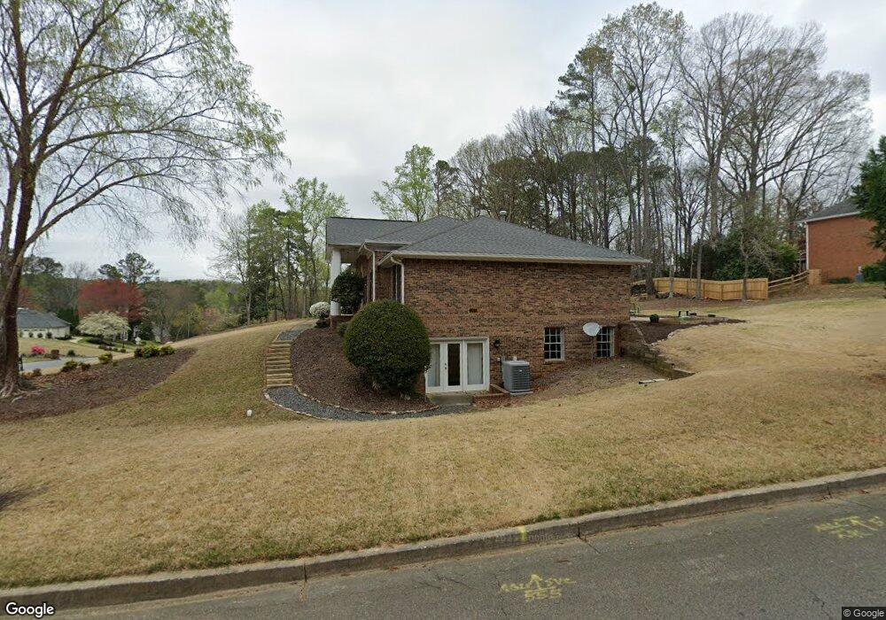 555 Oakhaven Dr, Roswell, GA 30075 - photo 1